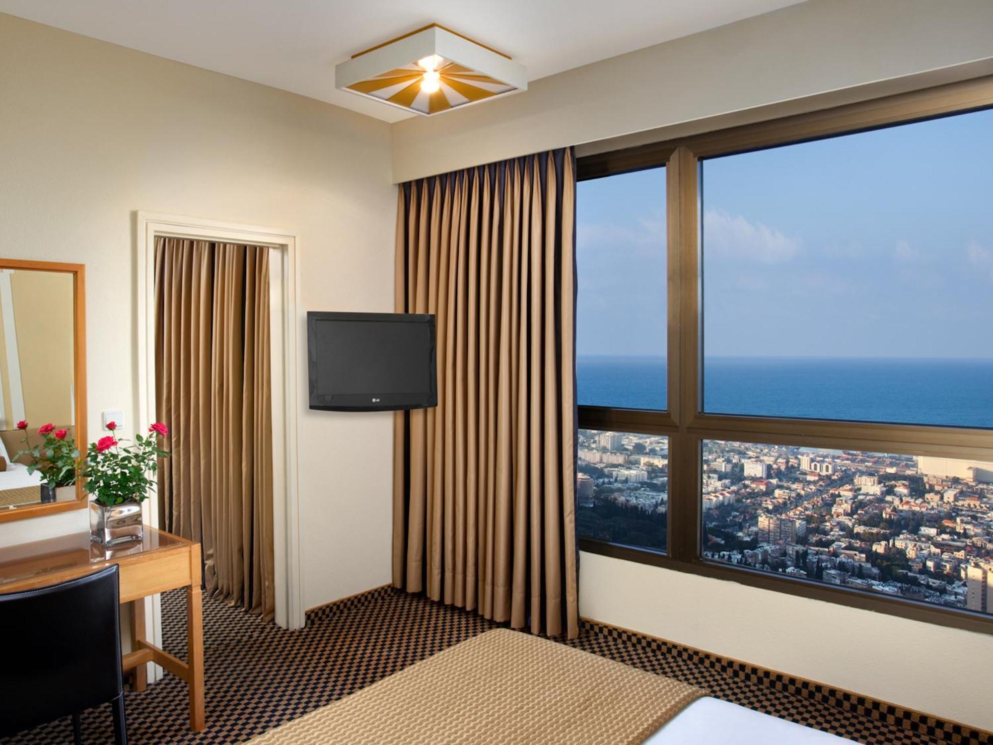 Dan Panorama Haifa Hotel Eksteriør billede A room at the hotel